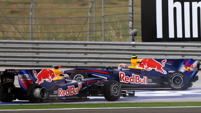 Comment Ça S'Est Terminé Pour Les Coéquipiers De Red Bull Mark Webber Et Sebastian Vettel Alors Qu'Ils Se Disputaient La Tête En 2010. Vettel Était Sur Le Coup, Webber Récupérant Le Troisième