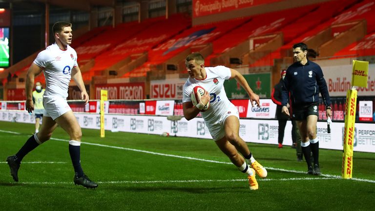 Henry Slade runs in to score England's first try