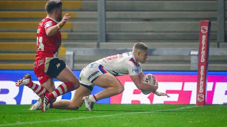 Wakefield's Ryan Hampshire scores a try.