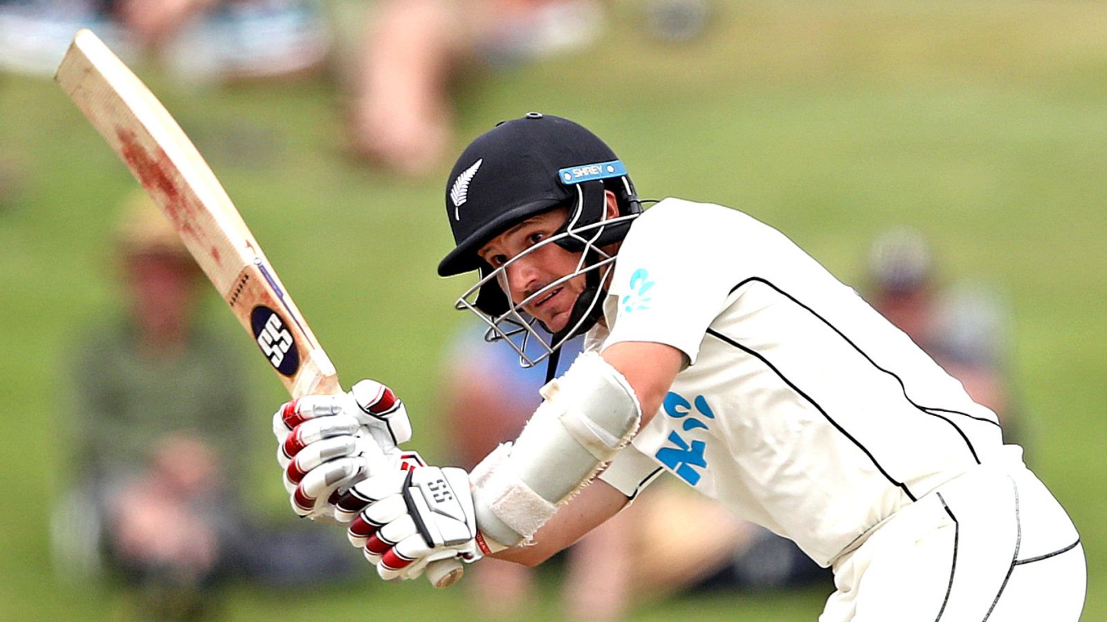 BJ Watling puts New Zealand in control of first Test against Pakistan