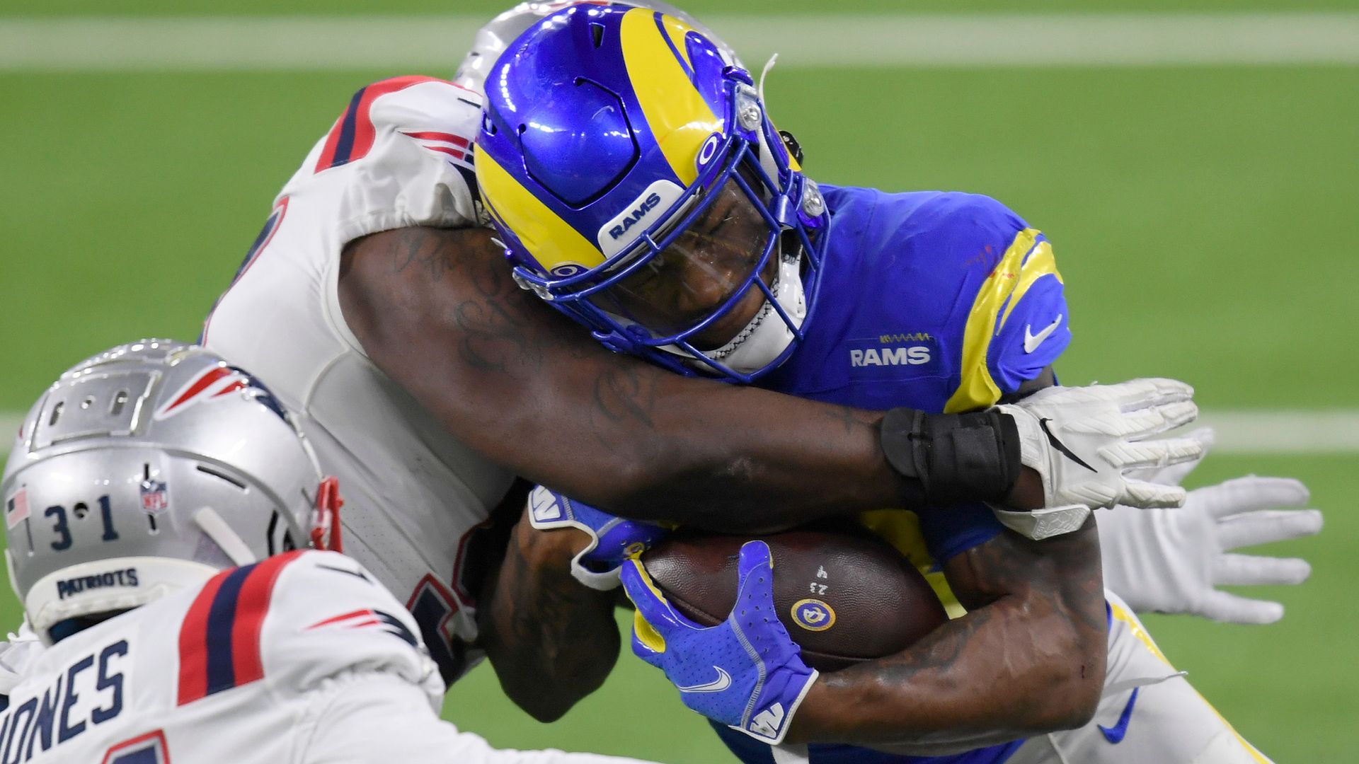 Rams blow out Patriots as rookie Akers impresses