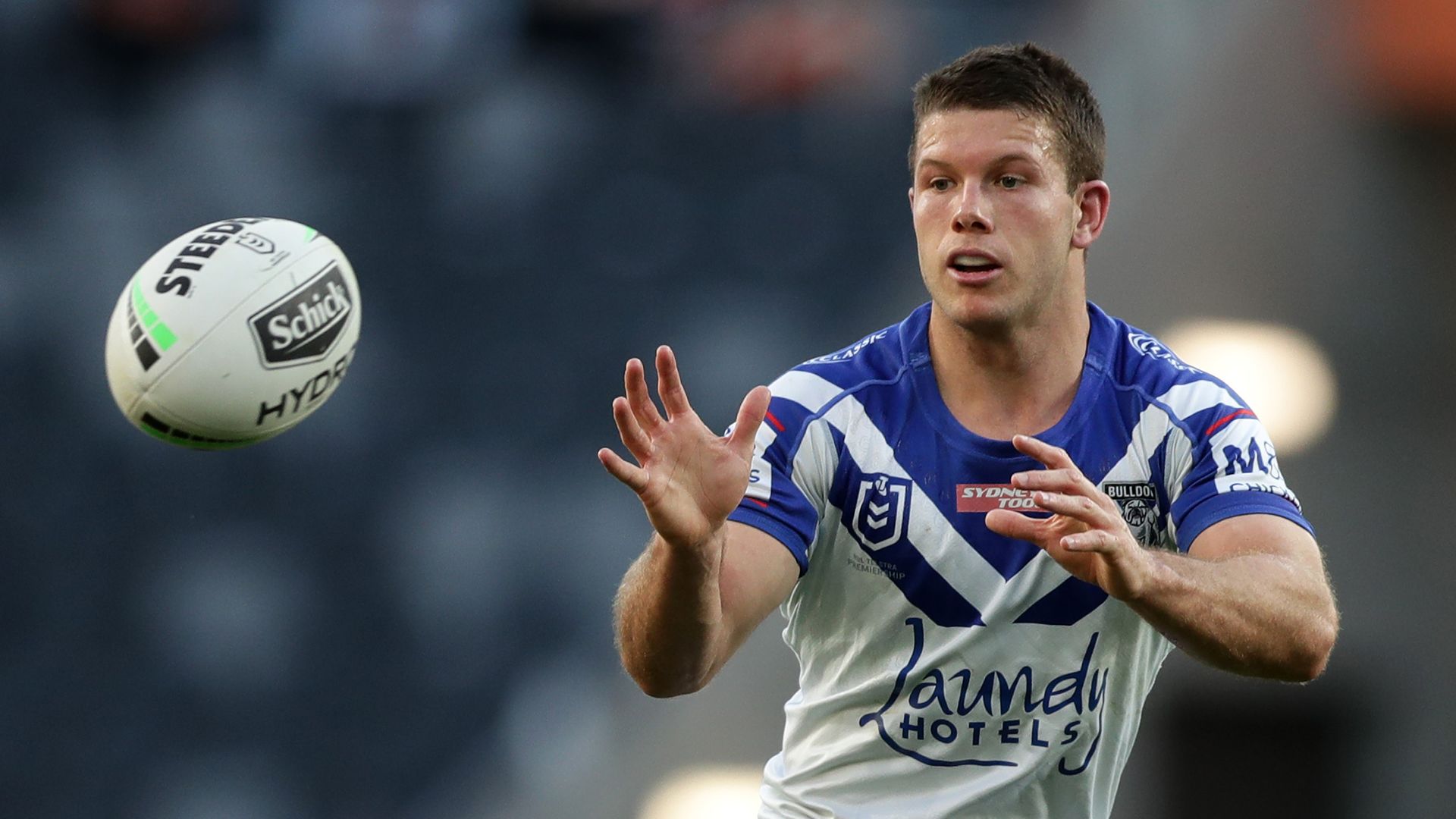 Giants sign Cogger on two-year deal