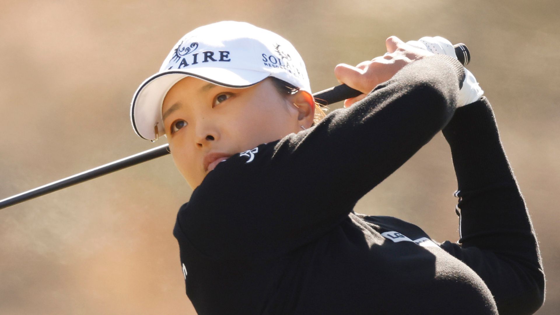 Ko charges into LPGA lead, Hall three back