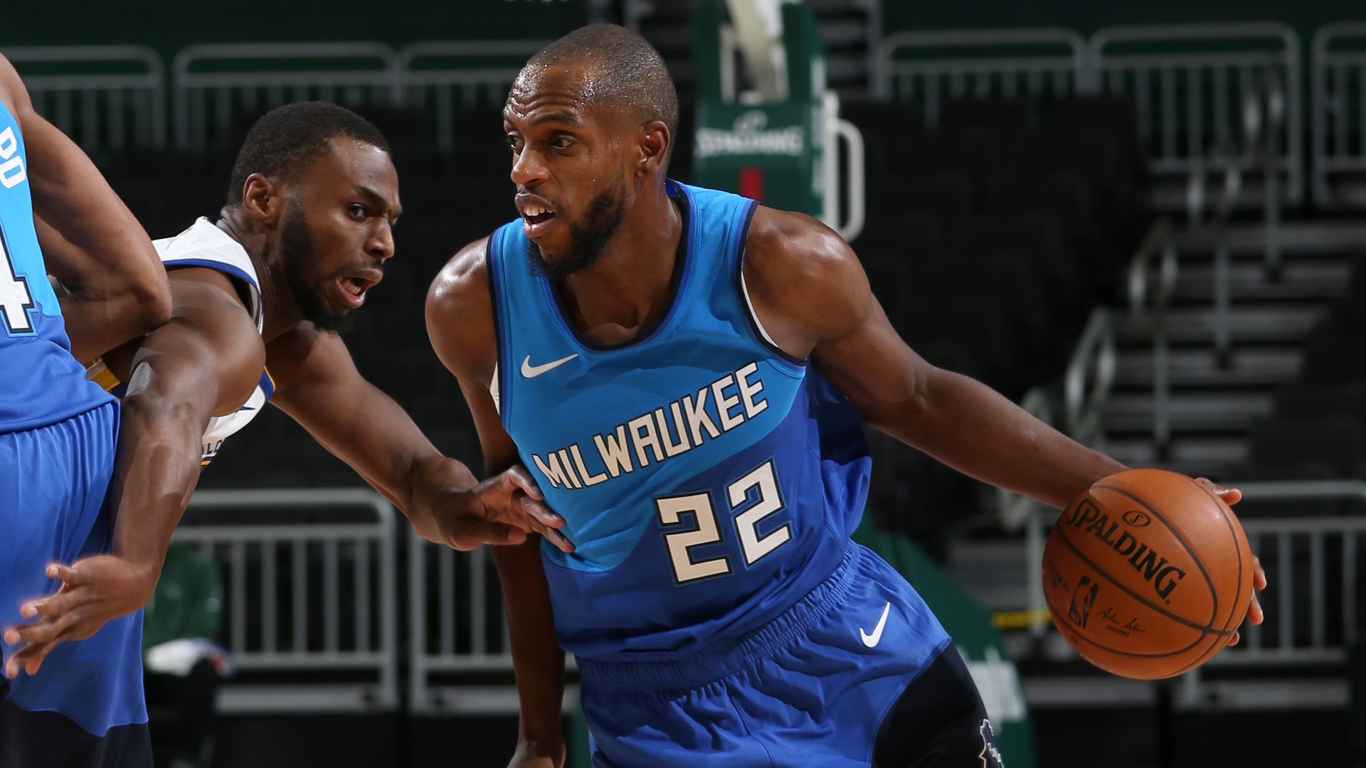 Middleton fires as Bucks blow away Warriors
