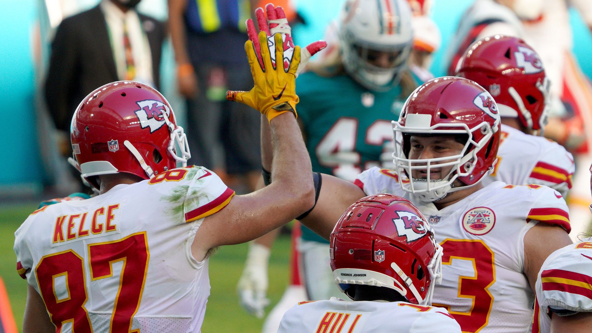 Chiefs overcome turnovers to beat Dolphins
