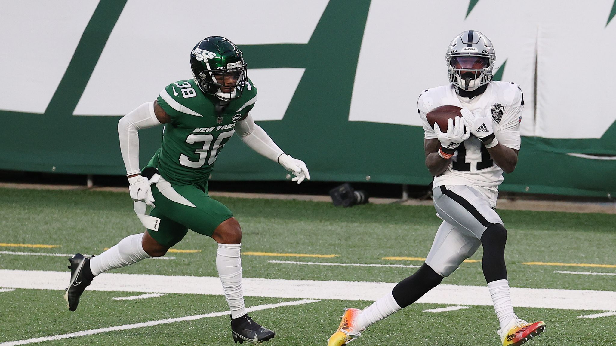 Las Vegas Raiders wide receiver Henry Ruggs III makes a catch