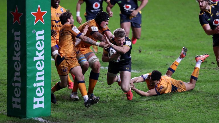 Charlie Atkinson scored Wasps' fifth try with the final play of the game