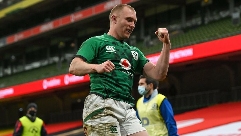 Keith Earls has returned to the Ireland starting XV in one of three changes to the side to face Scotland 