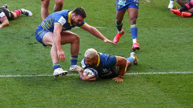 Fritz Lee got over for Clermont's sixth try as they took the game away from the Bears 