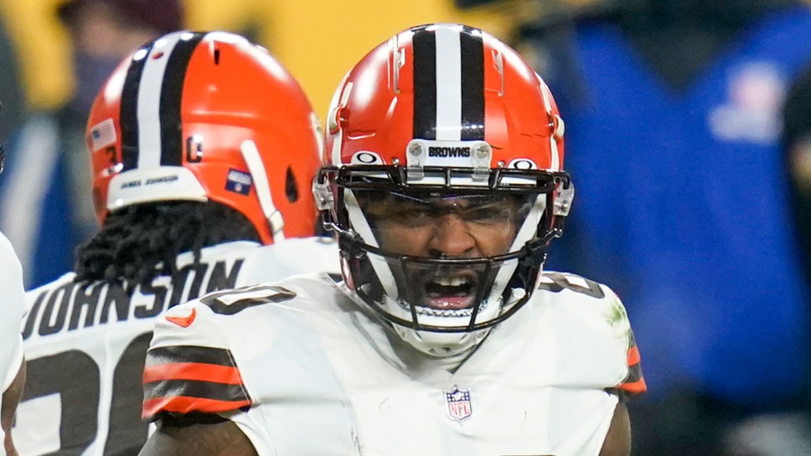 Browns end Steelers' four-game winning streak on surreal night in Cleveland