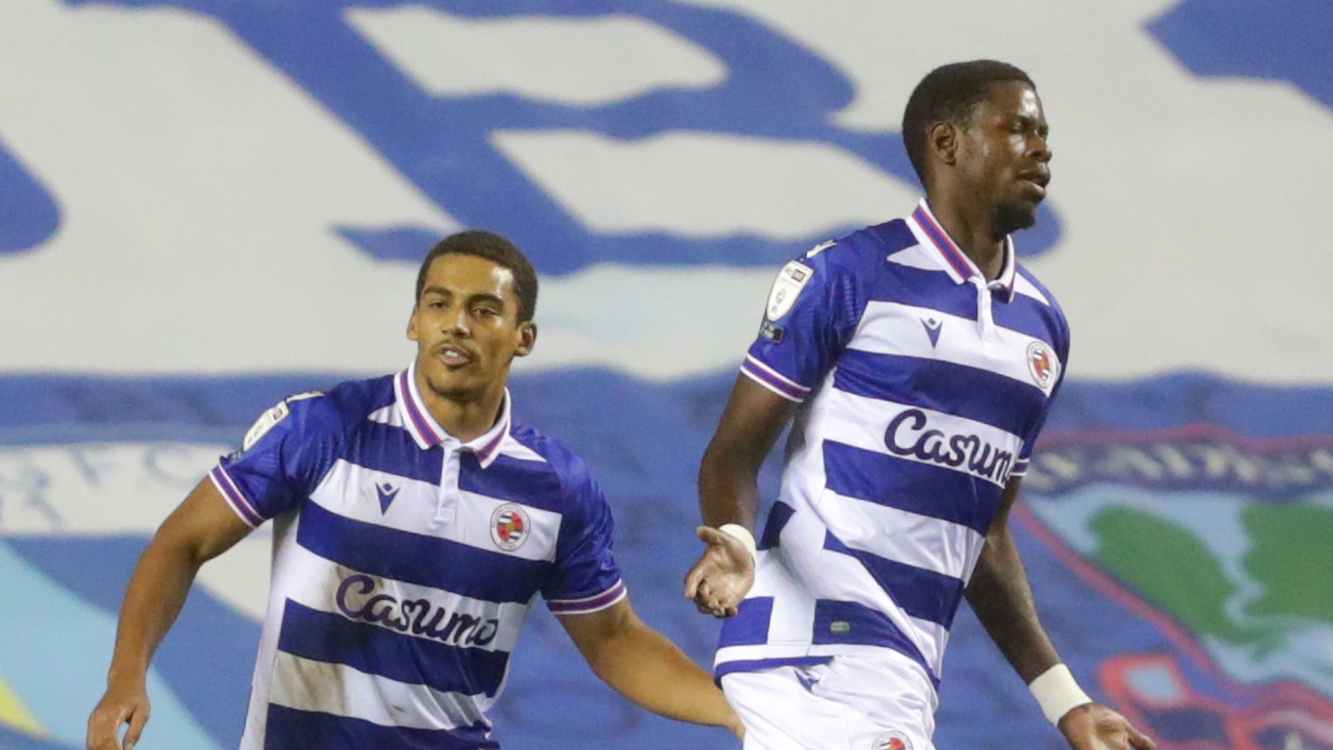 Reading cruise past 10-man Coventry