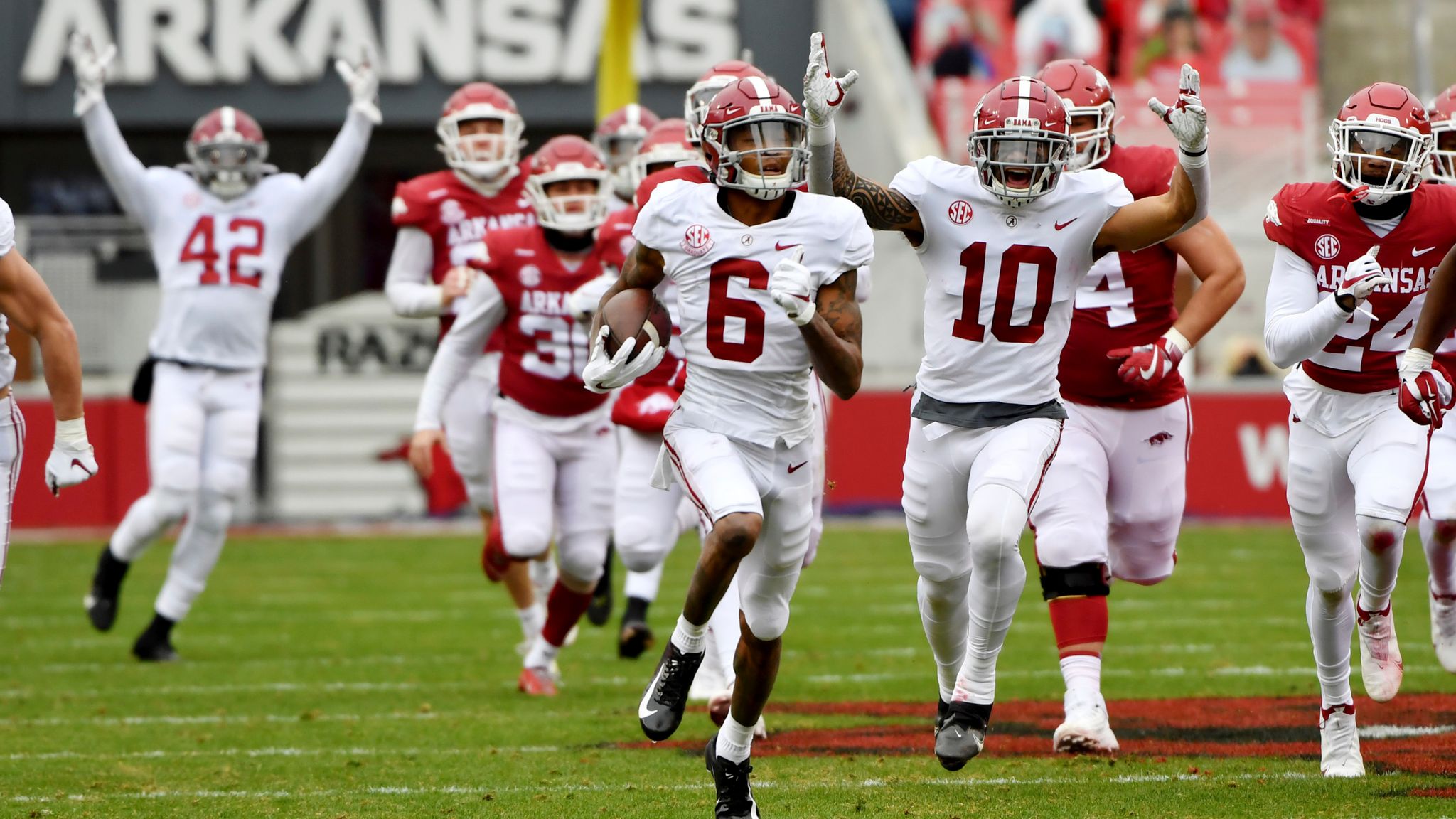 Devonta Smith's size under scrutiny by NFL teams