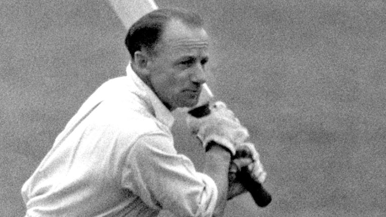 Don Bradman anotó medio siglo en el tercer empate de prueba de su equipo con Australia 2002