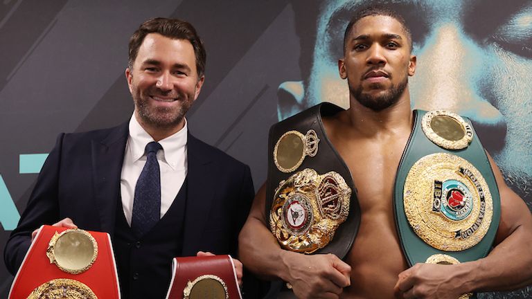 Su compañero medallista de oro olímpico Anthony Joshua tiene tres títulos mundiales 