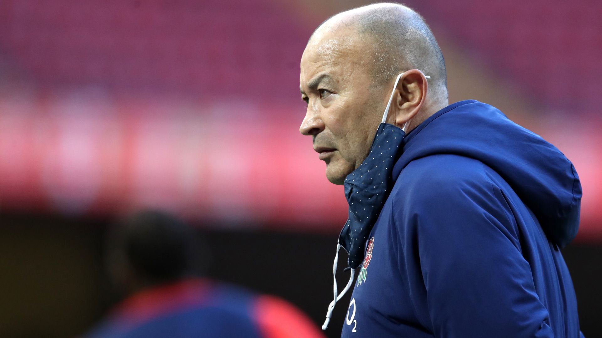 Jones urges England to 'stick together and dig in'
