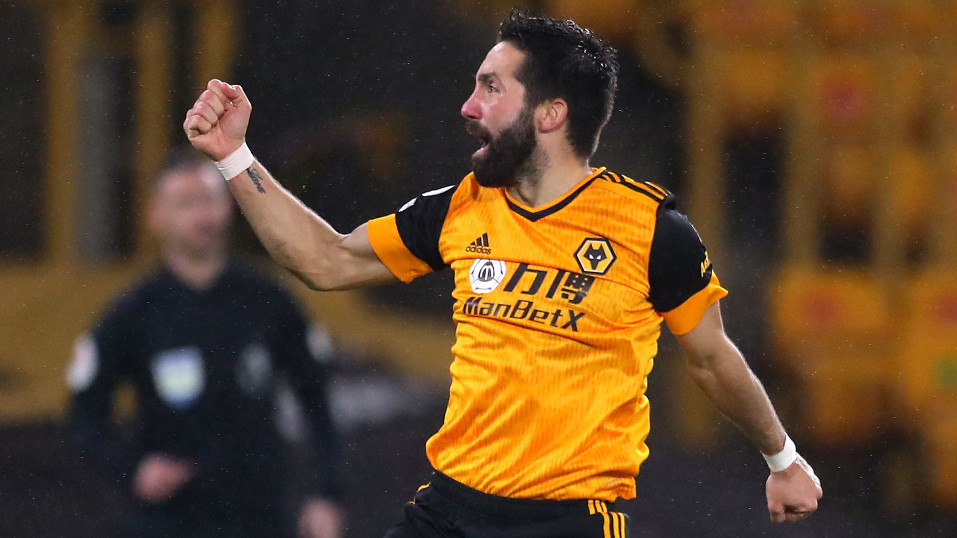Nine-man Arsenal implode as Wolves end winless run