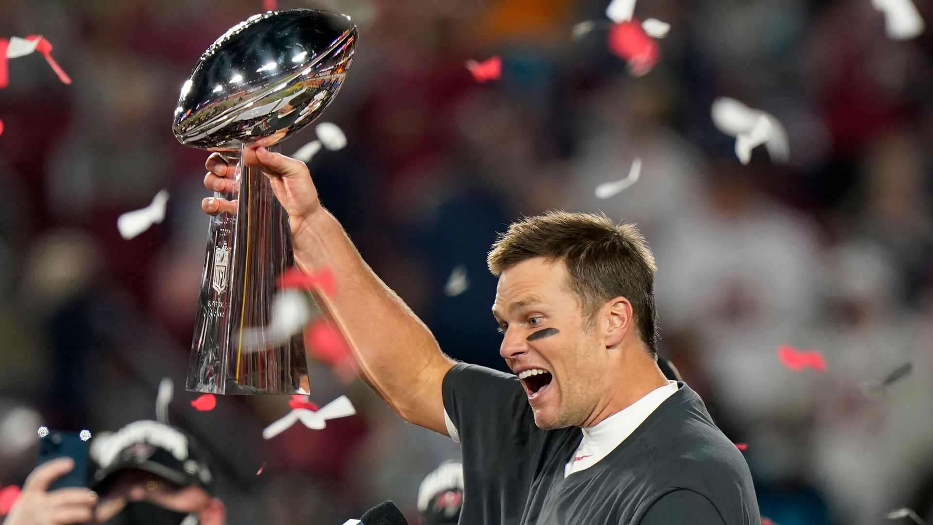 Brady, Buccaneers GM to talk contract extension