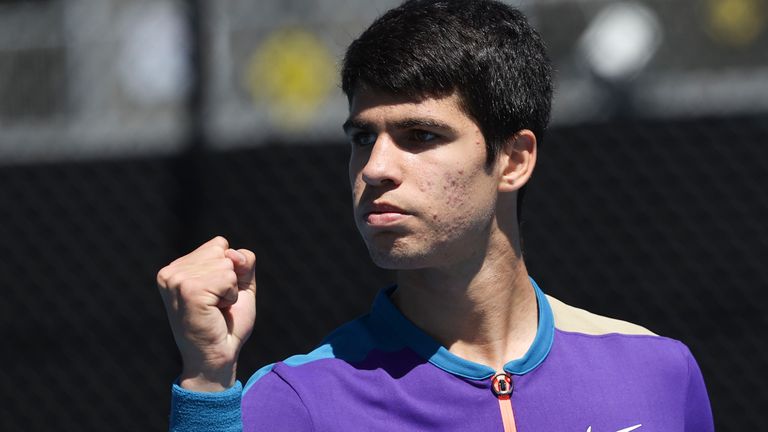 Carlos Alkaraz ha sido comparado con Nadal, 20 veces campeón de Grand Slam, pero el joven dice que está concentrado en sí mismo, su equipo y su familia.