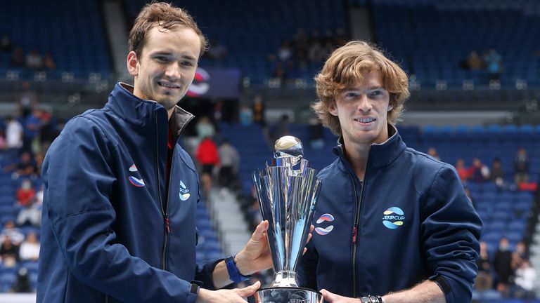 Tanto Medvedev como los campeones de la ATP Cup, Andrey Rublev, tuvieron un comienzo cómodo en Melbourne.