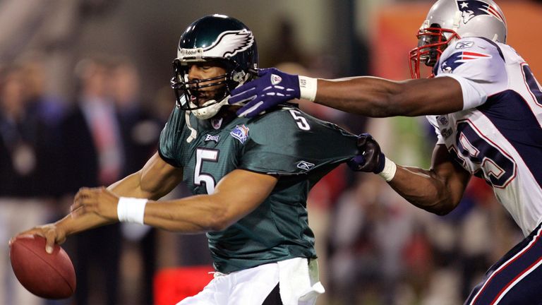 Donovan McNabb melakukan tiga intersepsi dalam kekalahan Eagles dari Patriots di Super Bowl XXXIX