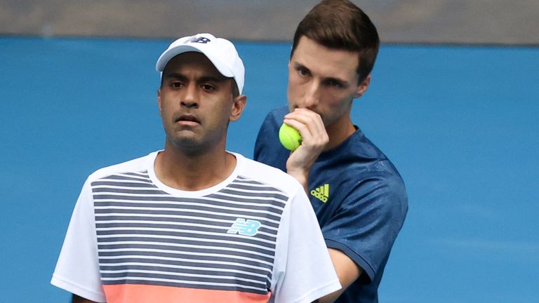 Rajiv Ram (vľavo) a Brit Joe Salisbury mali na tohtoročnom Australian Open obsadiť druhé miesto.