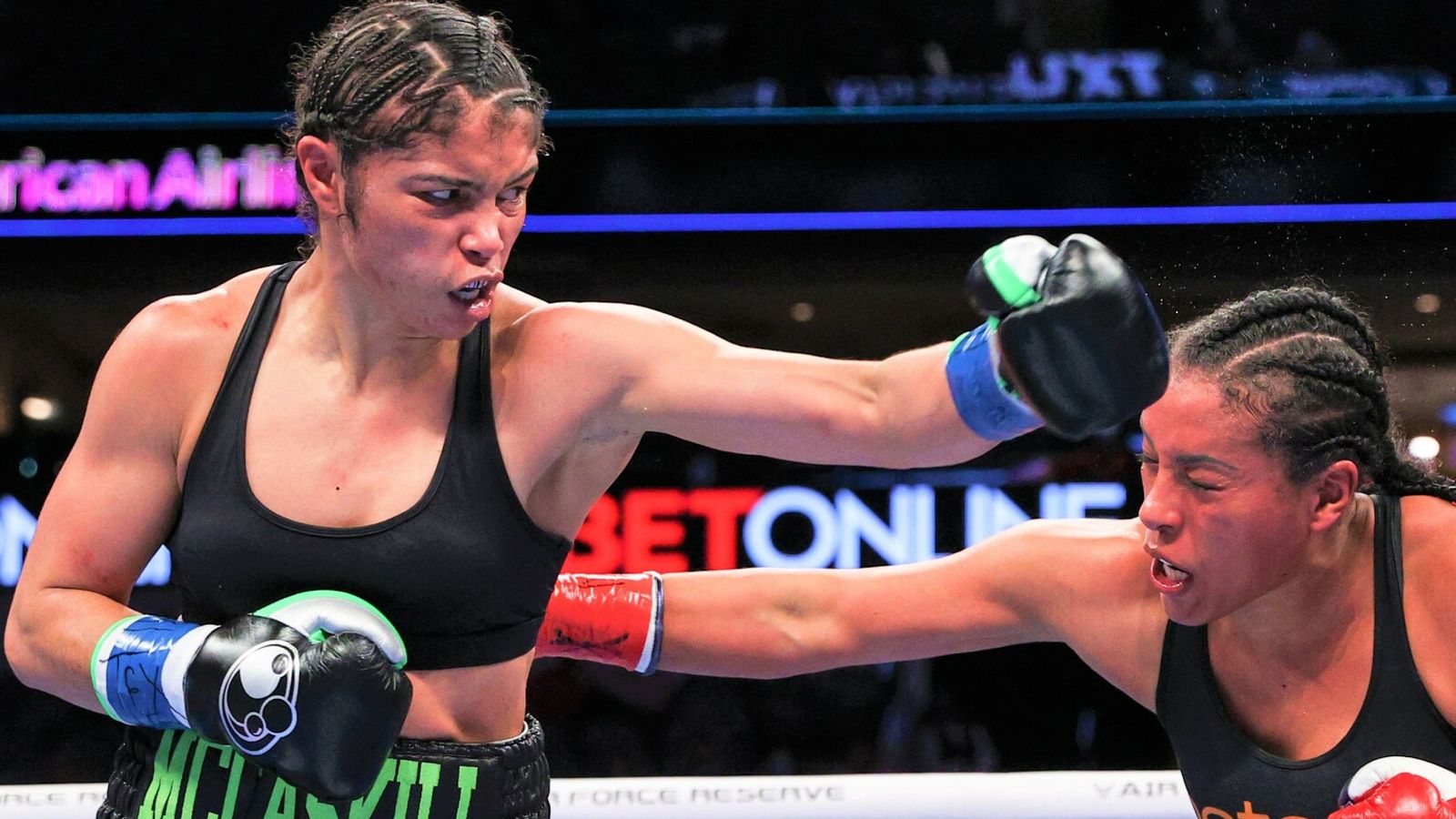 Jessica McCaskill defeats Cecilia Braekhus again on points to stay as undoubtedly welterweight champion |  Boxing news