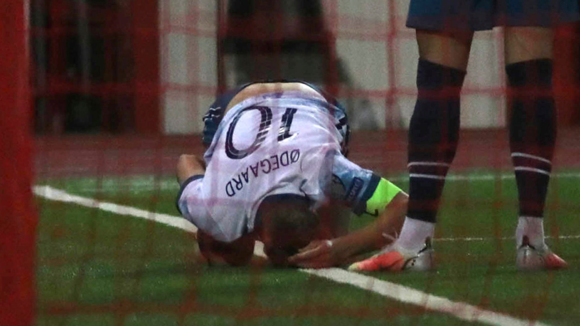 Arsenal's Odegaard picks up ankle knock