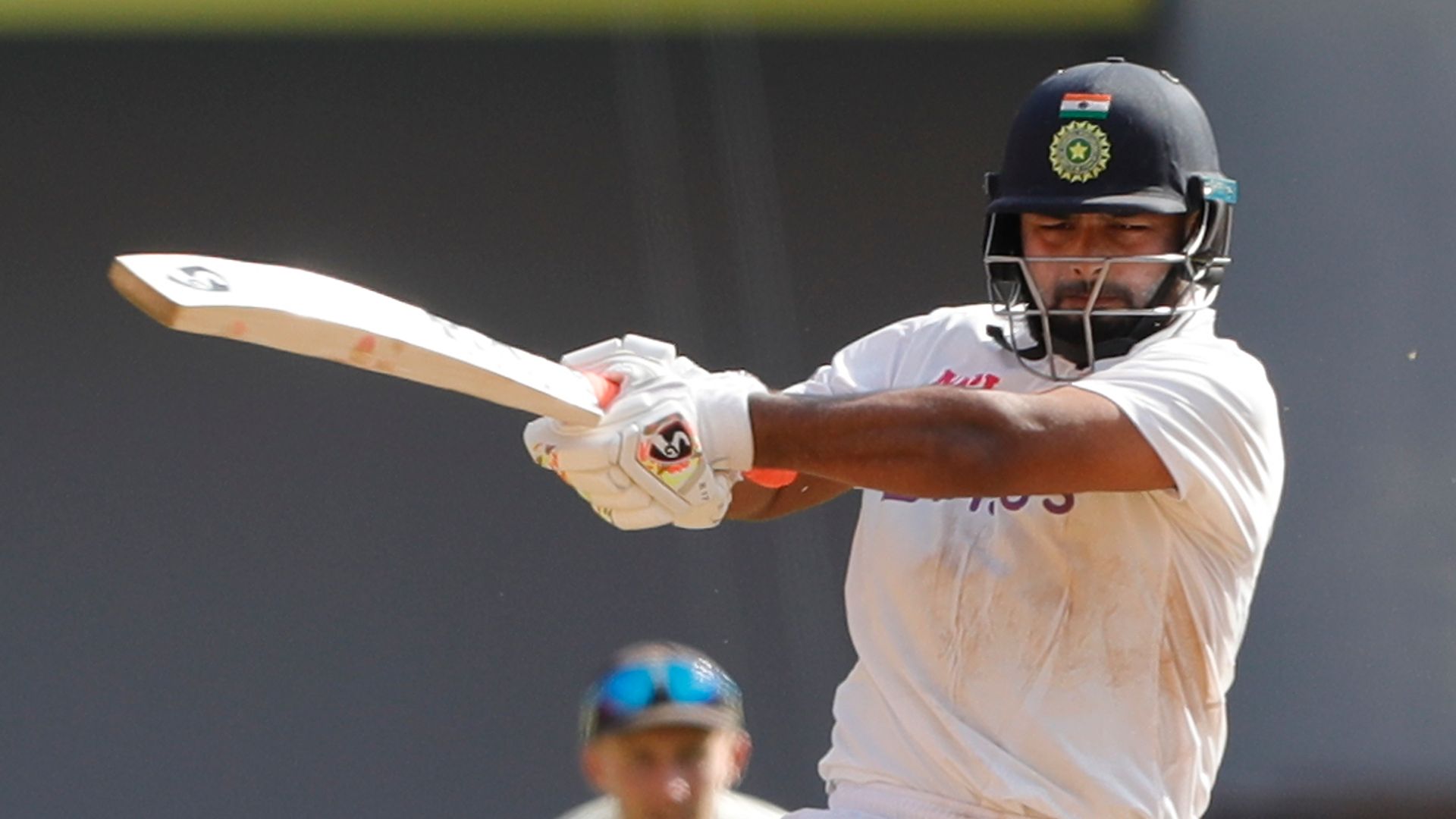 Stokes' superhuman effort undone by Pant masterclass