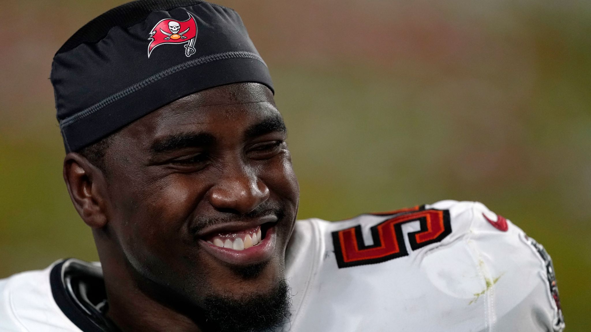 Tampa Bay Buccaneers re-sign Lavonte David for 2 years, $25M