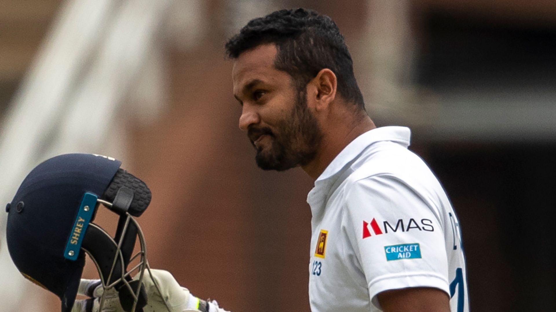 Sri Lanka players agree to England tour despite contract row