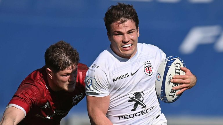 Antoine Dupont ran in two tries as Toulouse defeated Munster