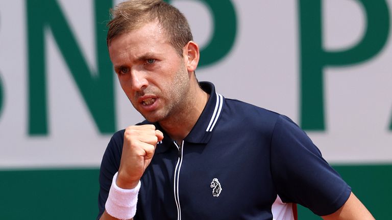 Dan Evans ended a four-match losing streak with victory at the Monte Carlo Masters