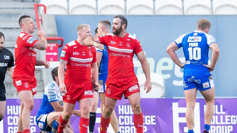 Kane Linnett scored a hat-trick at Hull College Craven Park as Hull KR beat Leeds 26-6 in Super League