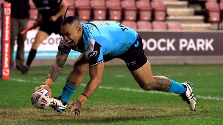 Mahe Fonua's try put Hull in front early in the second half