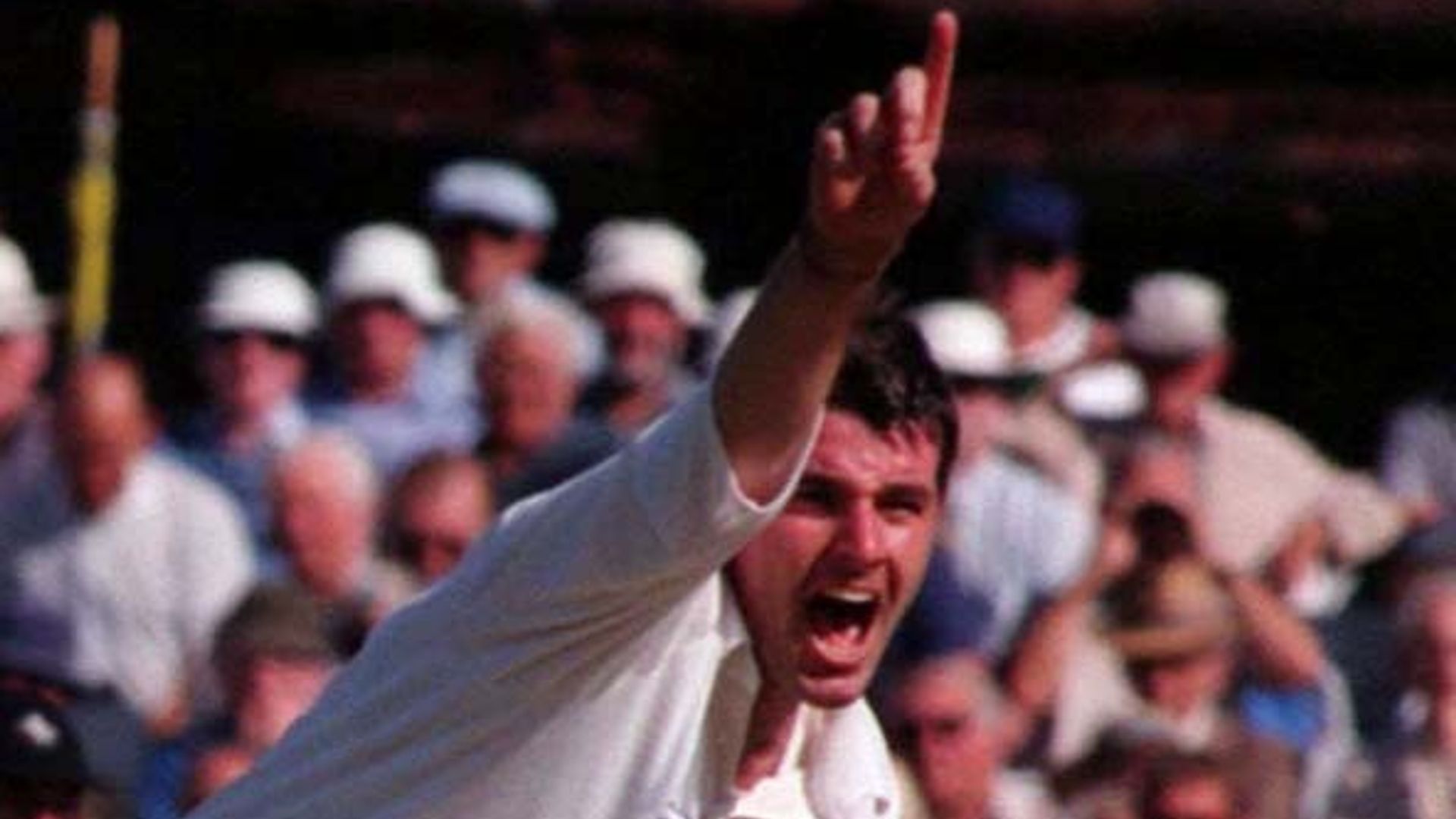 Former England bowler Igglesden dies at 57