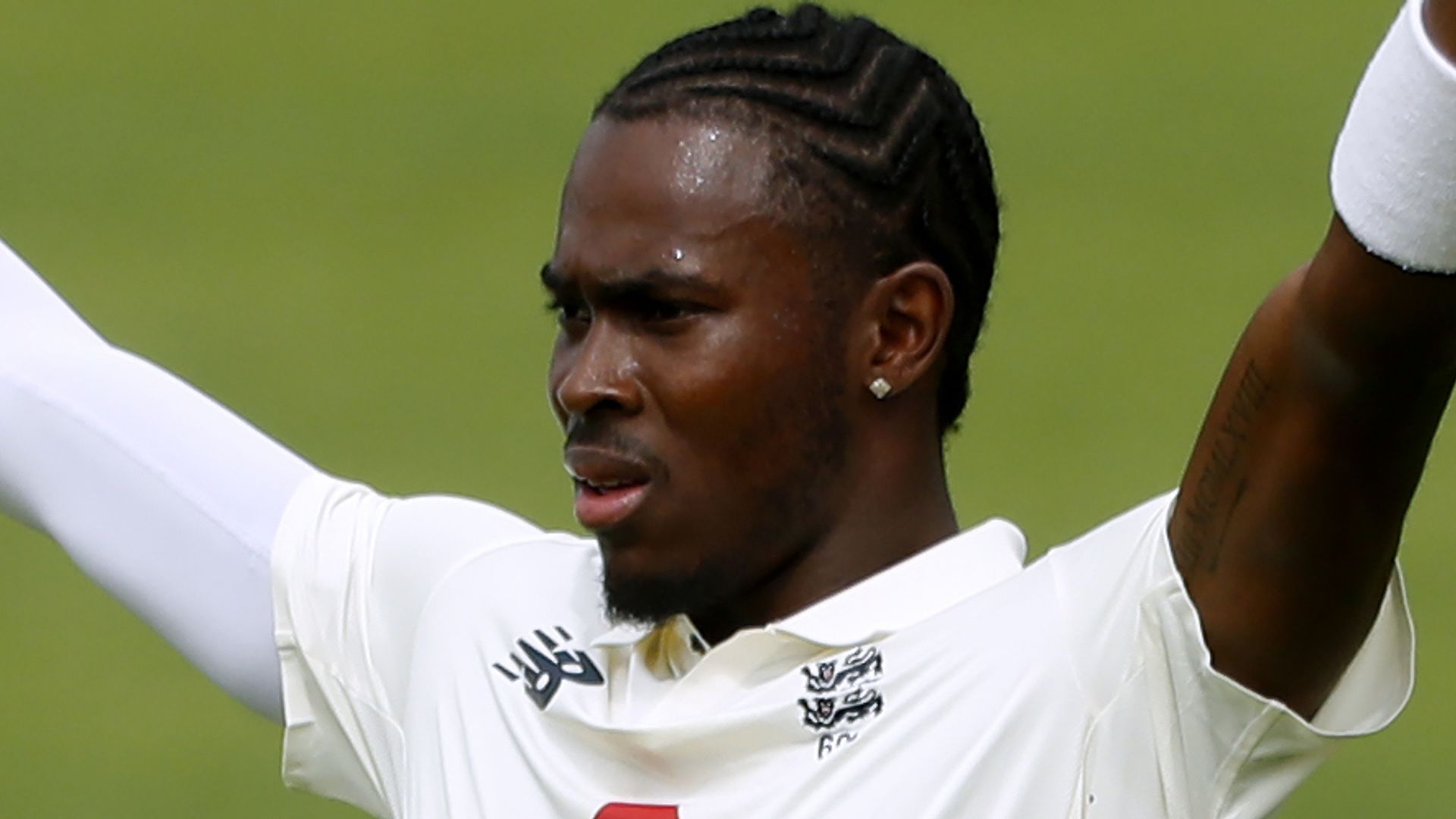 England's Archer to have surgery on Friday