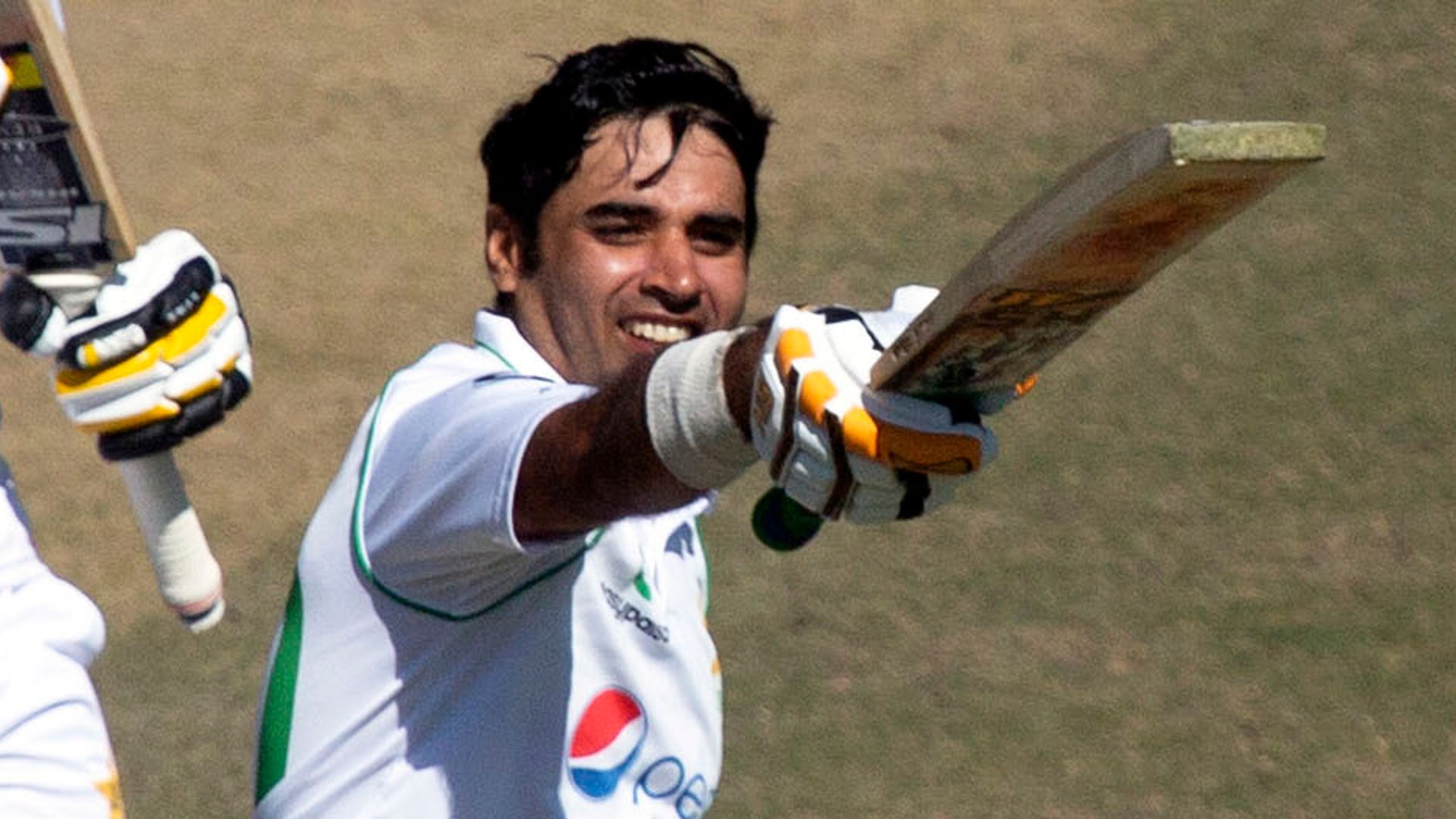 Abid double ton sees Pakistan dominate Zimbabwe