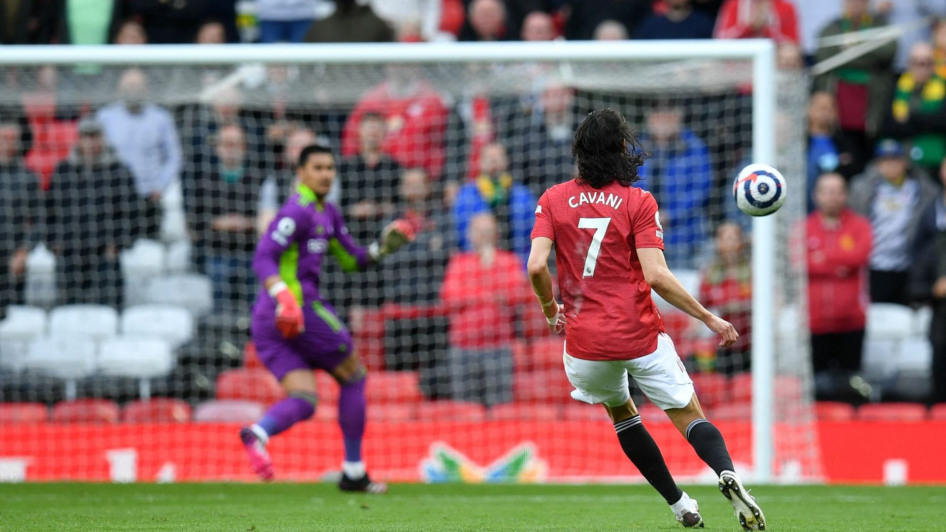 Cavani treats fans to stunner but Fulham hold Man Utd