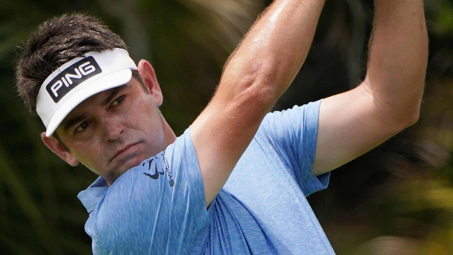 Phil clears Oosthuizen over water incident