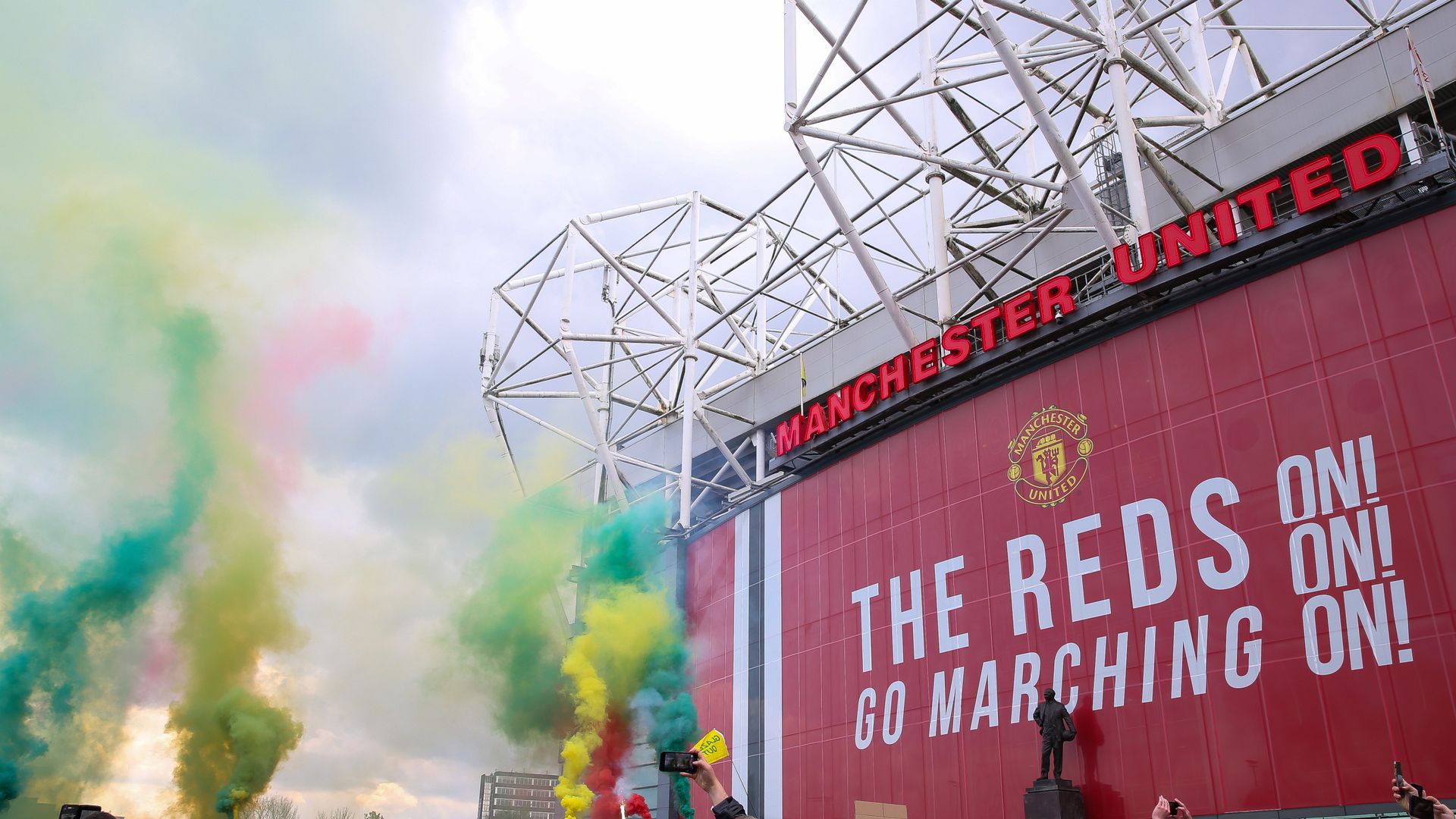 Some Man Utd fans allowed to enter Old Trafford in protests