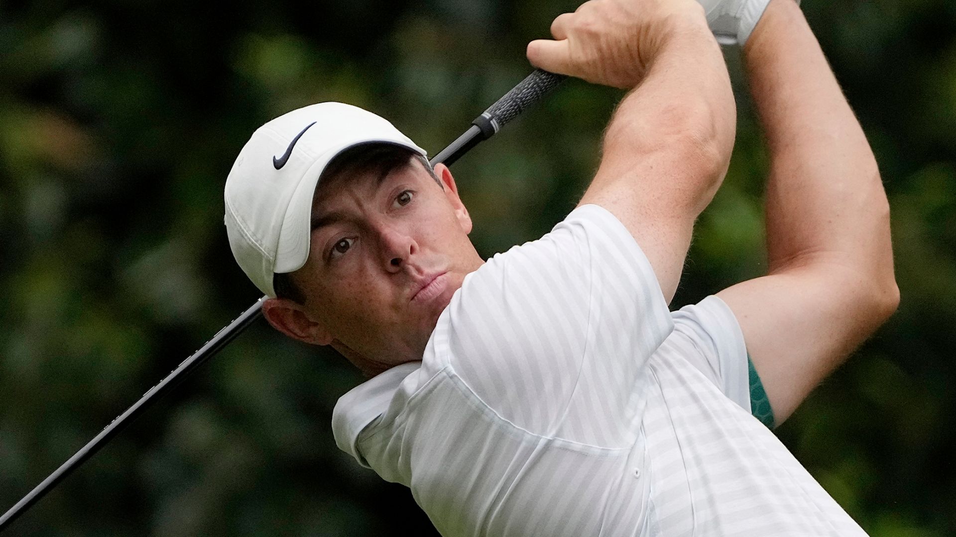 McIlroy stays two behind at Quail Hollow