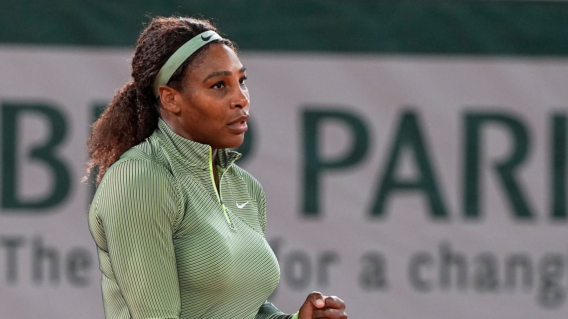 Serena stunned by Rybakina at Roland Garros