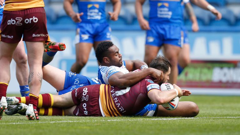 Aidan Sezer got Huddersfield's first try of the match