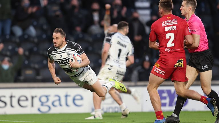 Hull FC's Josh Reynolds scores their second try