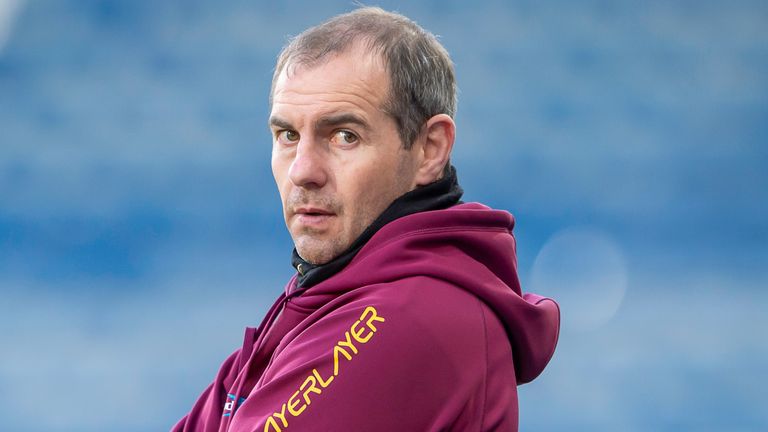 L'entraîneur-chef de Huddersfield, Ian Watson, a déploré les blessures et les perturbations de son équipe cette saison 