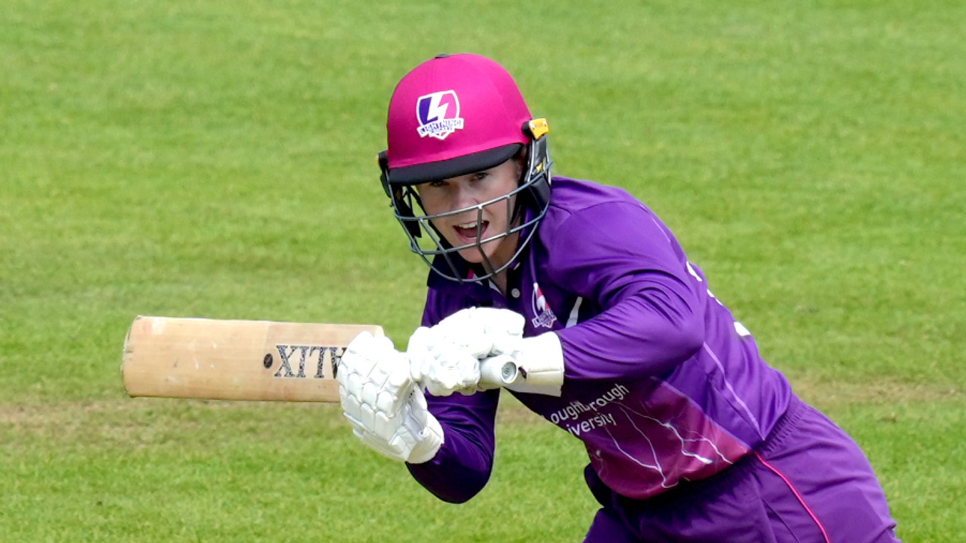 Beaumont fires as Lightning beat Thunder