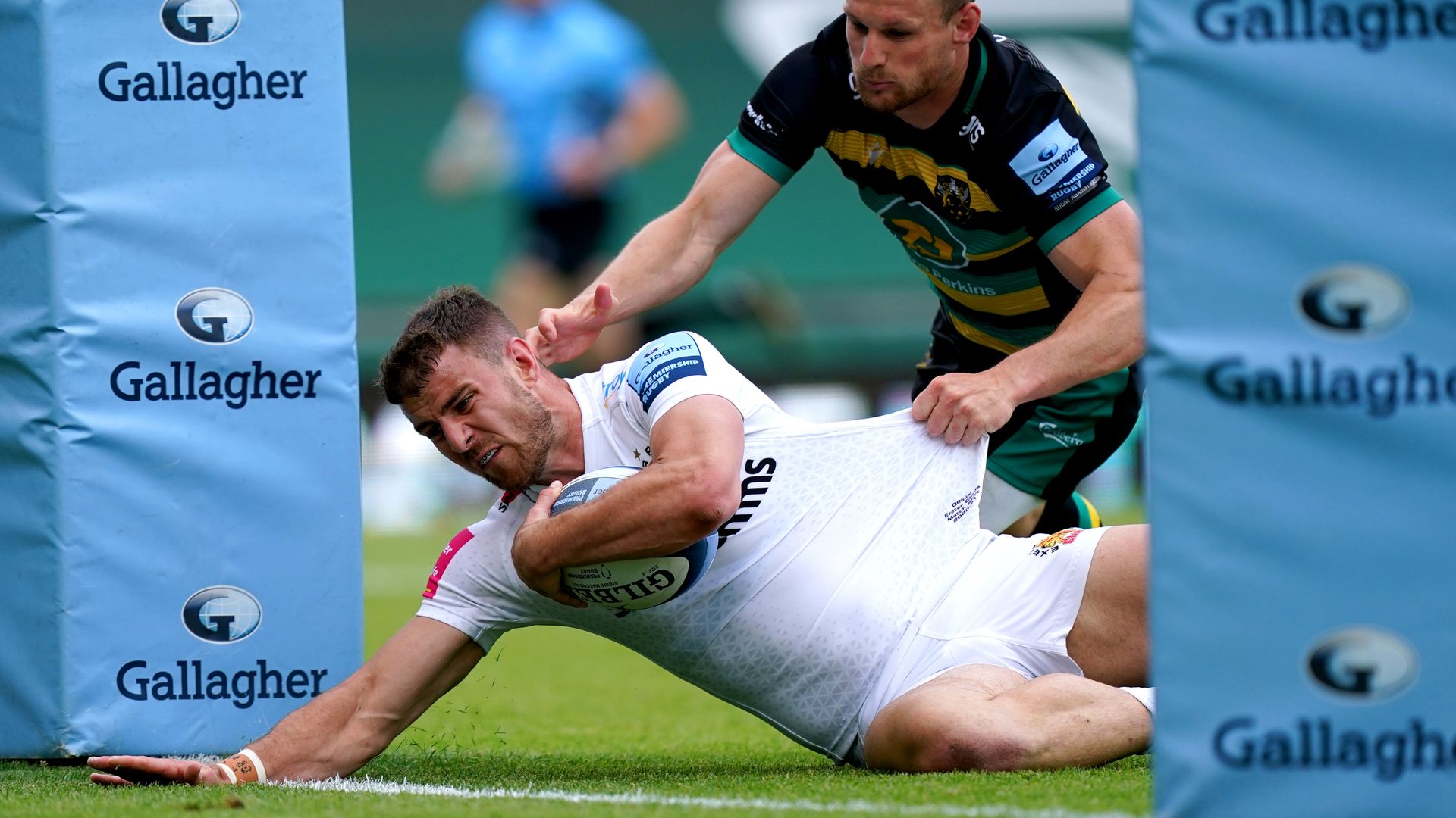 Exeter rally to pip 14-man Northampton