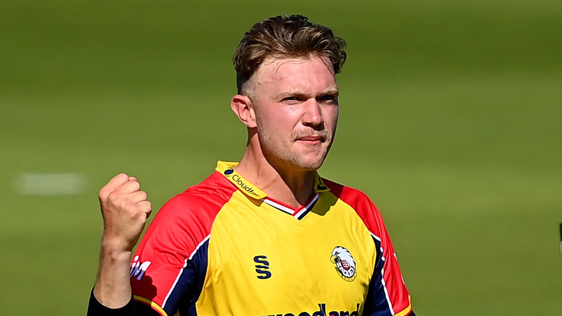 Essex hammer Surrey in Blast clash