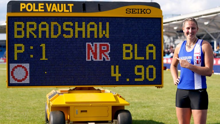 Holly Bradshaw broke her own British record at 4.90m to take the pole vault title