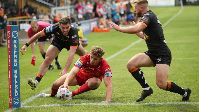 Mathieu Laguerre scores the Dragons'  third try